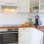 Moderne 2 Zimmerwohnung Mit Grosszuegigem Suedbalkon In Der Ersten Etage