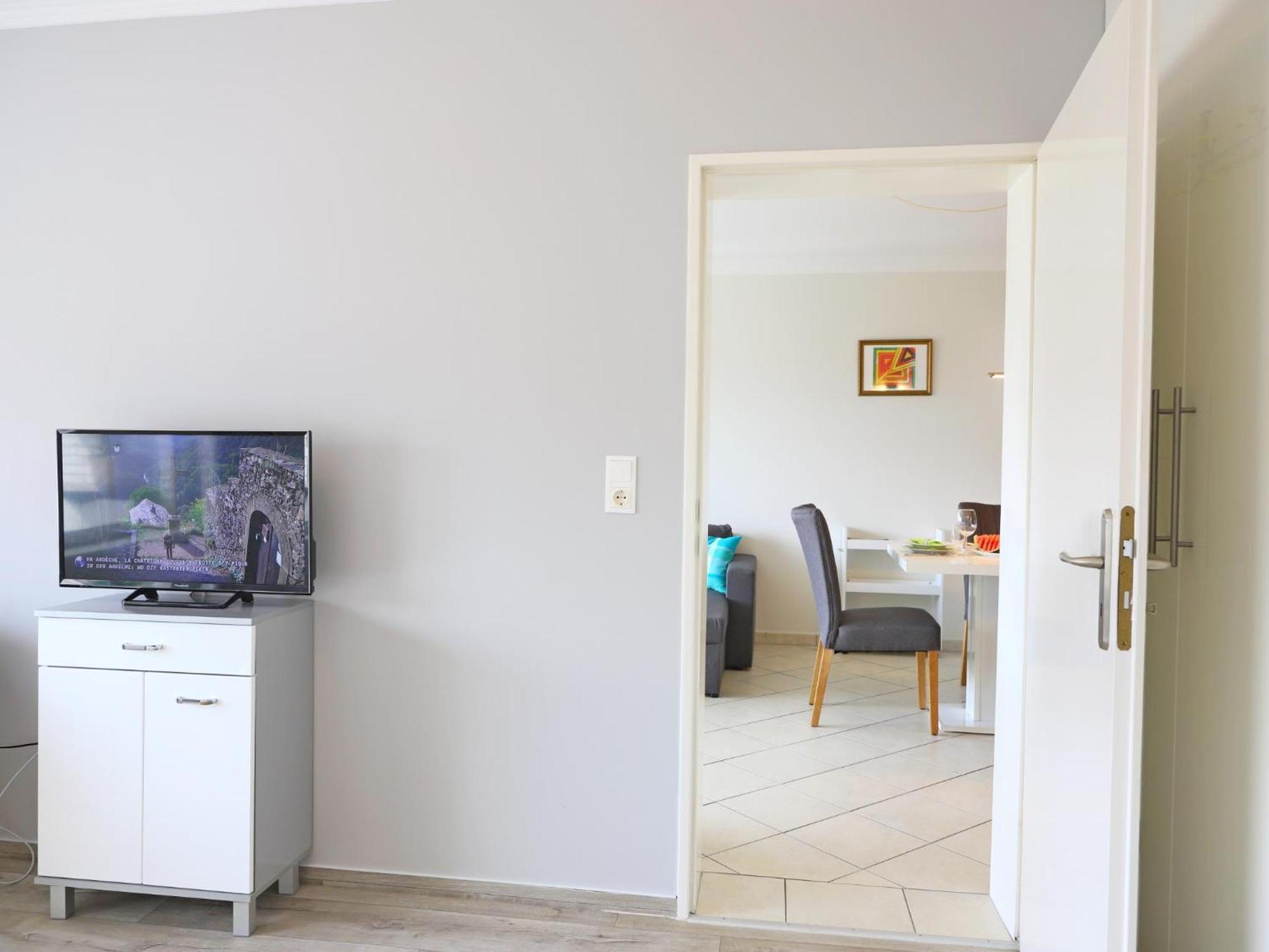 Moderne 2 Zimmerwohnung Mit Grosszuegigem Suedbalkon In Der Ersten Etage Apartment *