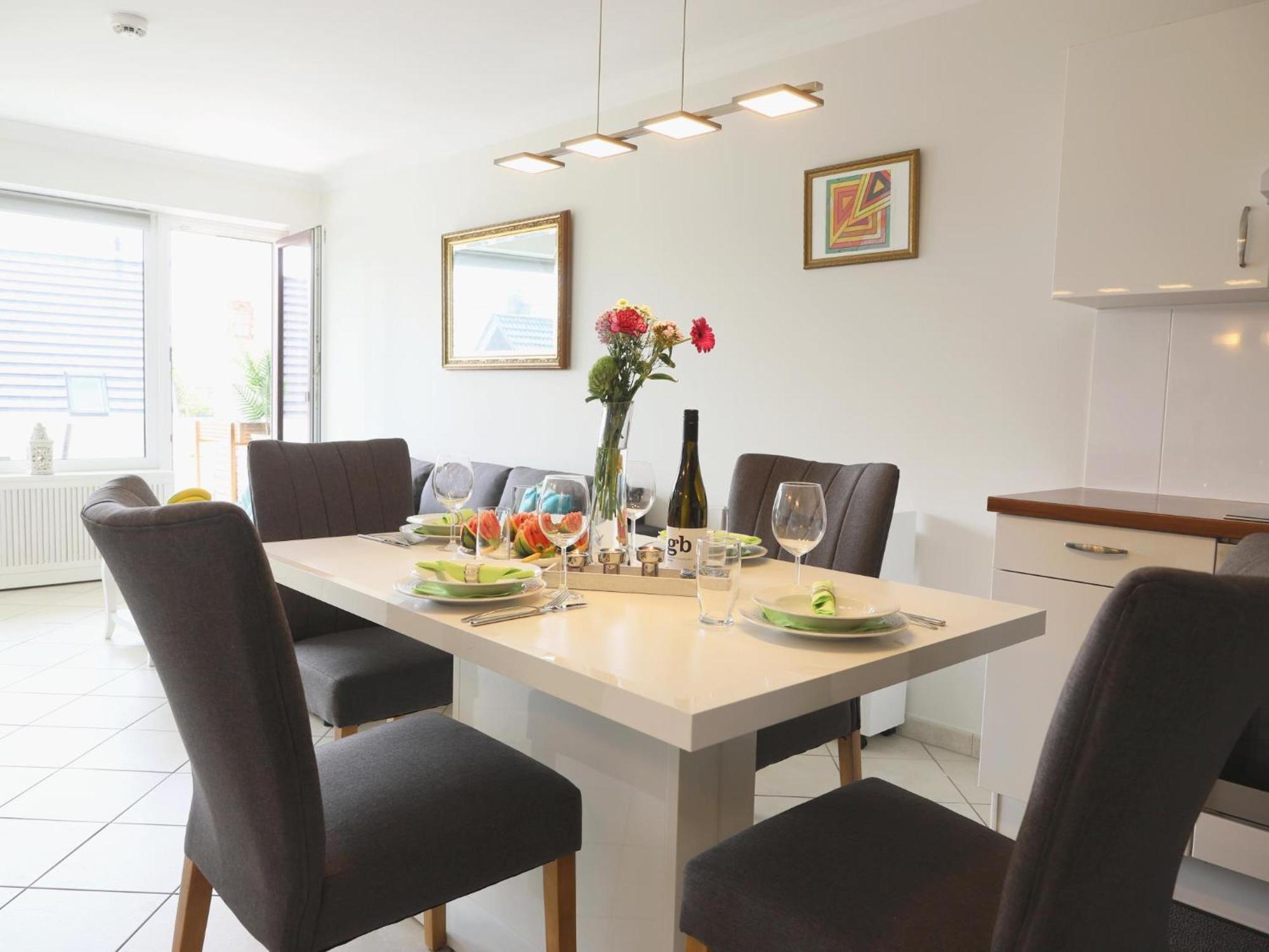 Apartment Moderne 2 Zimmerwohnung Mit Grosszuegigem Suedbalkon In Der Ersten Etage *