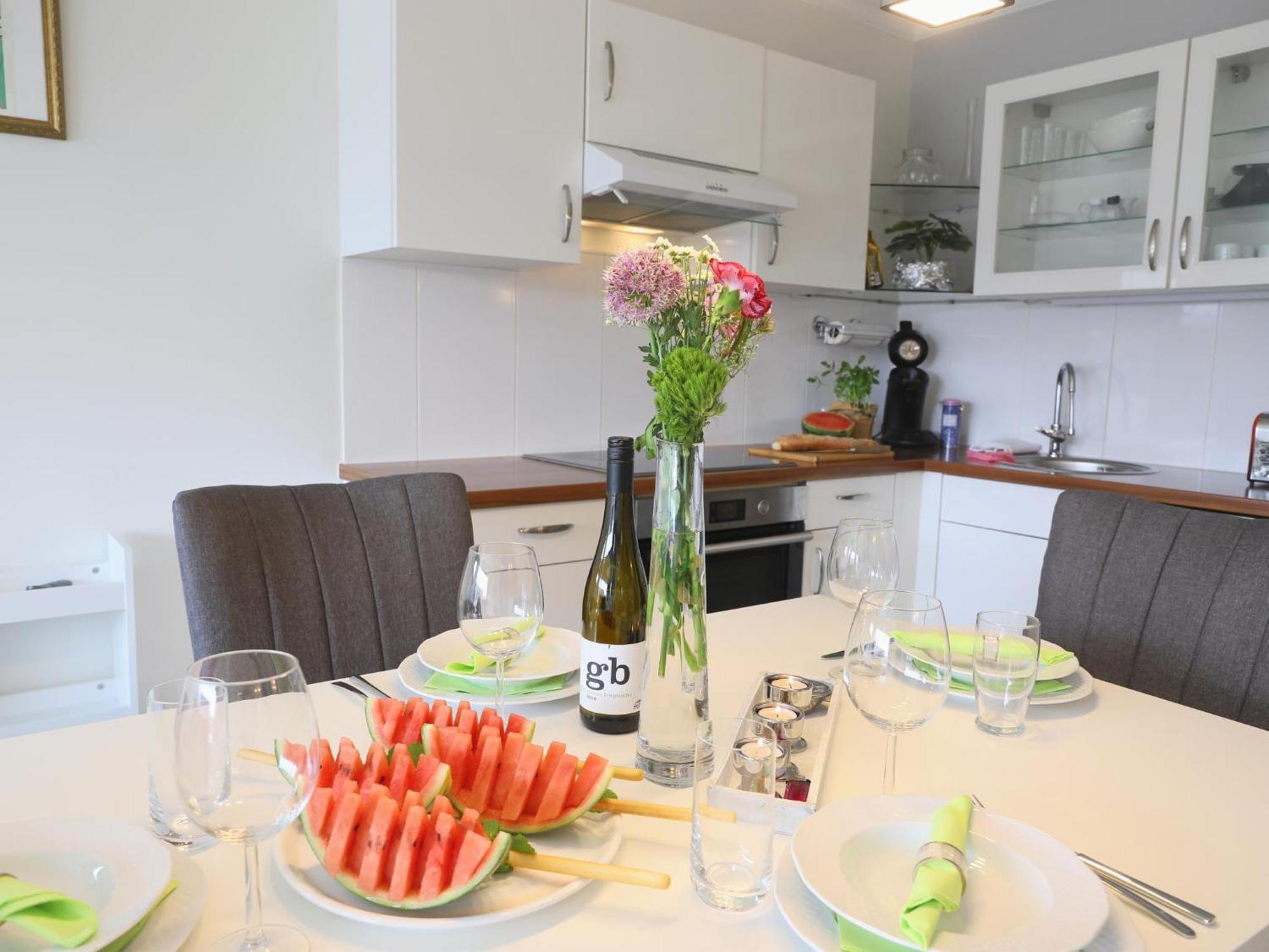 Moderne 2 Zimmerwohnung Mit Grosszuegigem Suedbalkon In Der Ersten Etage *